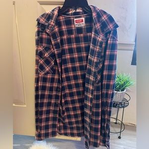 Wrangler button up size L